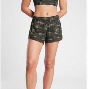 Athleta Mesh Racer Run 4" Shorts Size S